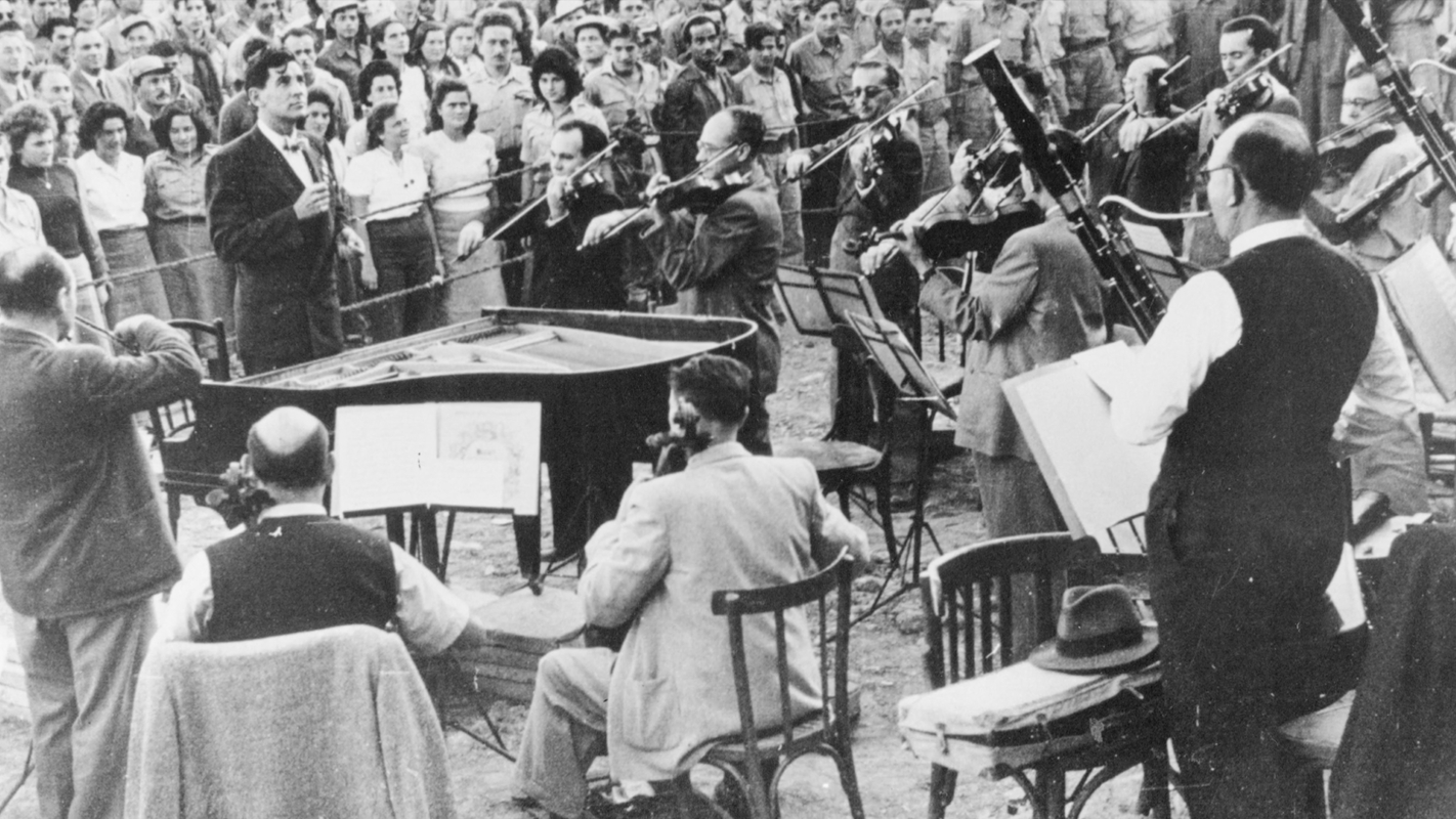 Leonard Bernstein a Izraelská filharmonie (zdroj The Museum of Jewish Heritage New York)